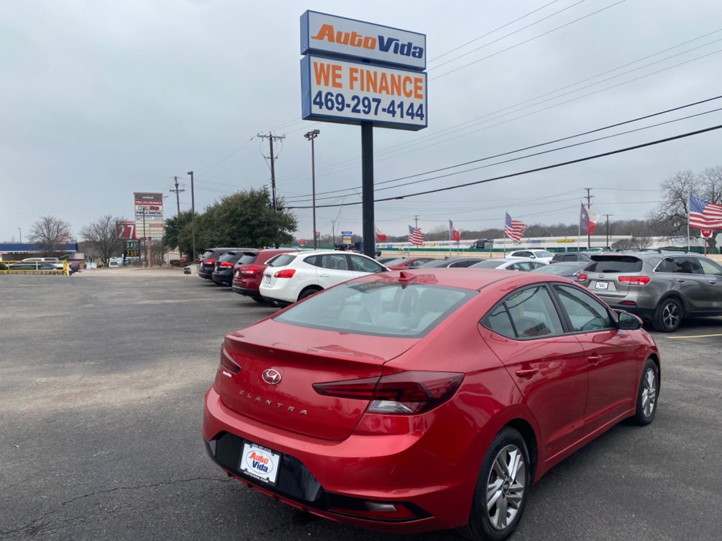 2020 RED Hyundai Elantra Limited (5NPD84LF4LH) with an 1.8L L4 DOHC 16V engine, 6A transmission, located at 420 I-35E, Lancaster, TX, 75146, (469) 297-4144, 32.593929, -96.823685 - Photo#3